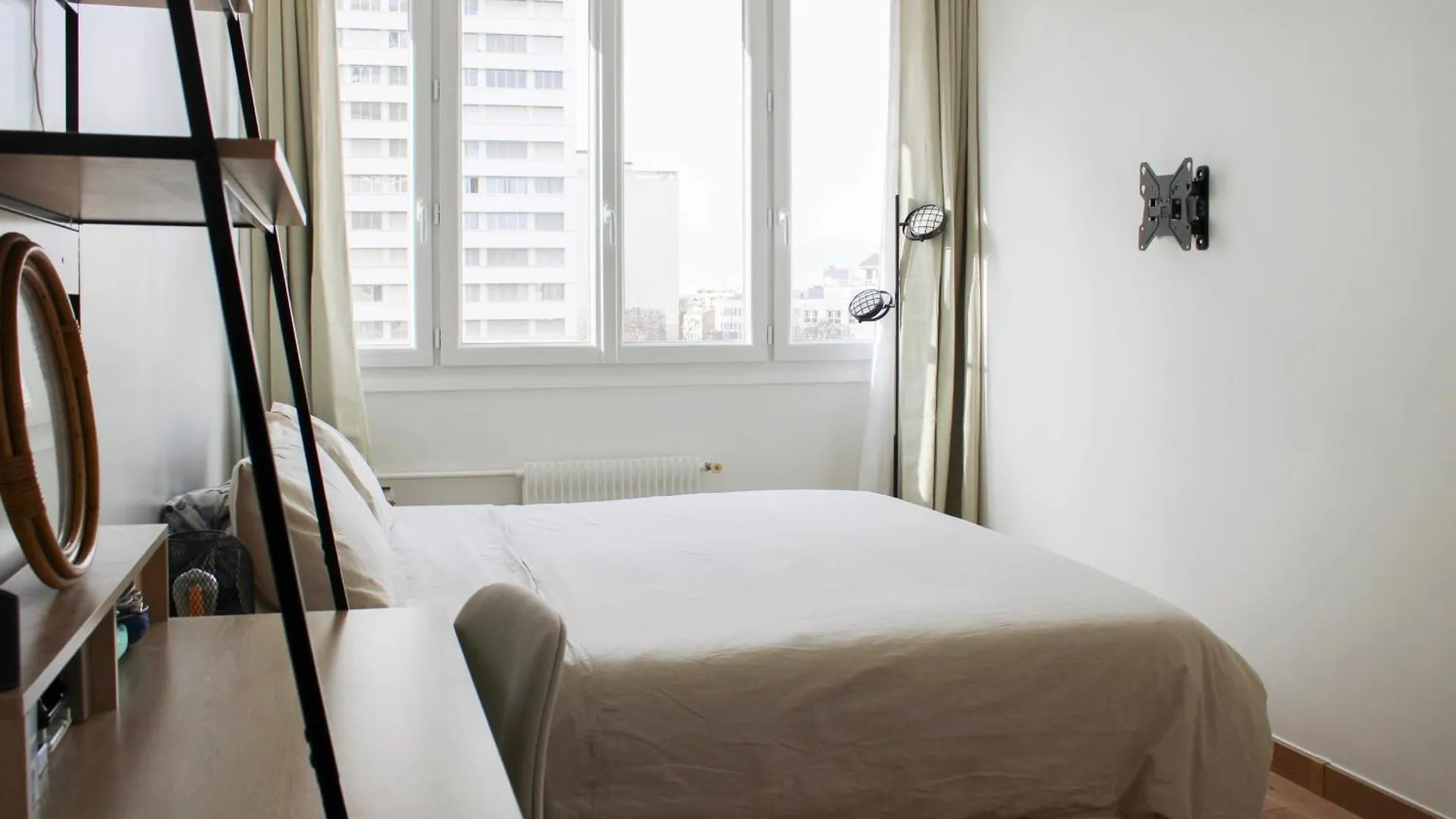 Bright Nest - View On The Top Of The Eiffel Tower Paris Apartment
